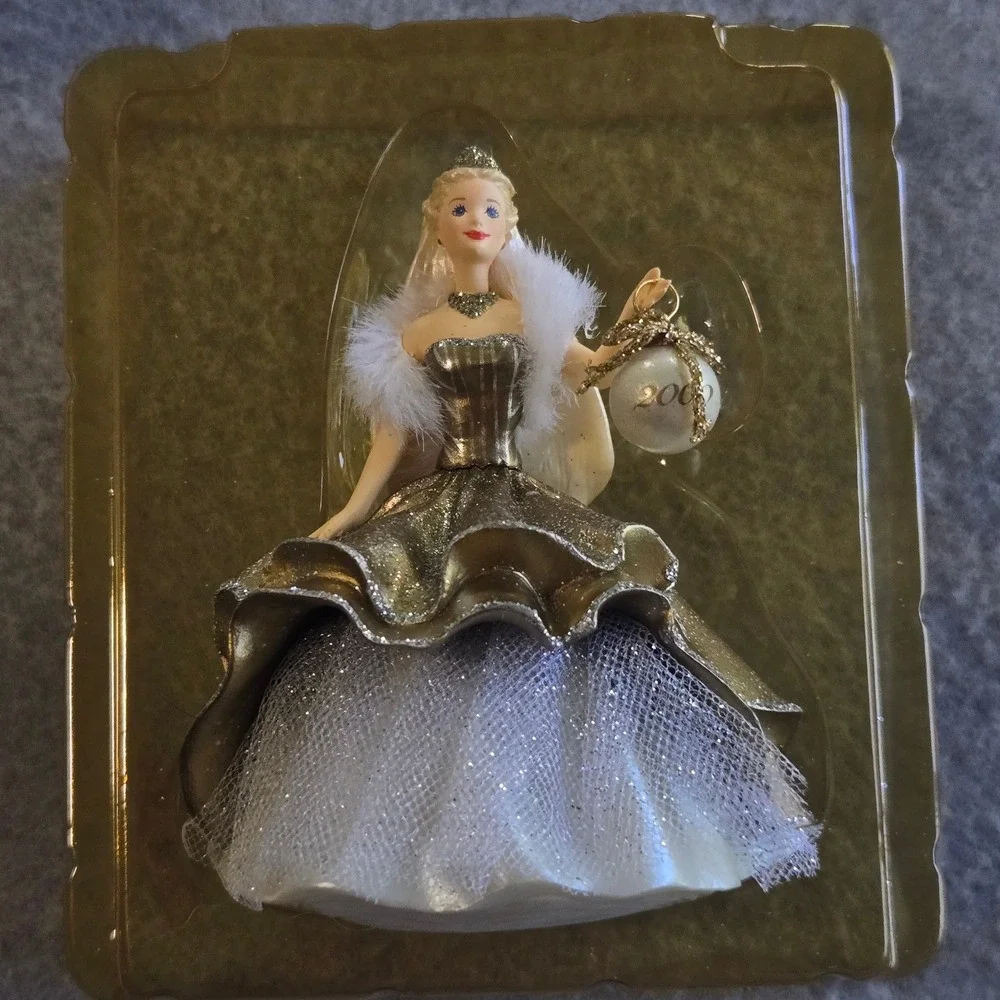 Hallmark Celebration Barbie Ornament 2000 Special Edition Gold Gown First Series - Picture 5 of 5